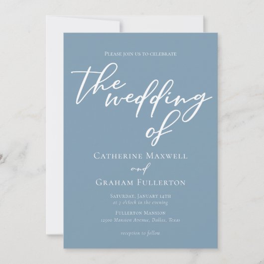 Dusty Blue White Script Sommerküste Hochzeit Einladung (Vorderseite)