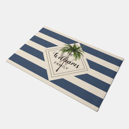 Dusty Blue White Stripes Tropical Beach Monogram Fußmatte (Schrägansicht)