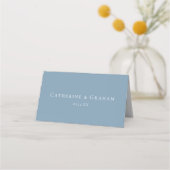 Dusty Blue White Typografy Coastal Wedding Platzkarte (Rückseite)