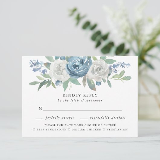 Dusty Blue & White Wedding Meal Choice UAWG RSVP Karte (Stehend Vorderseite)