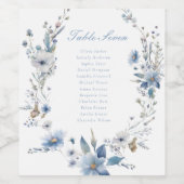 Dusty Blue Wildblume Bloom Wedding Tischnummer Weinetikett (Einzelnes Label)