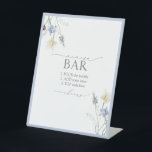 Dusty Blue Wildblume Brautparty Mimosa Bar Sockelschild<br><div class="desc">Set den Ton für die Feier mit diesem raffinierten Mimosa-Bar-Zeichen - eine unterschwellige Node an Ihre Gastgeberin geschickt. Mit der Blossom & Bliss-Typografie und einem Flüstern von Wildblume-Details fügt es sich nahtlos in eine kuratierte Getränkestation ein und führt die Gäste mit eleganter Klarheit. Ideal für Brunch-Duschen, Frühstück nach dem Frühstück...</div>