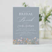Dusty Blue Wildblume Bridal Brunch Brautparty Einladung (Stehend Vorderseite)