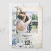 Dusty Blue Wildblume Foto QR Code Hochzeit Einladung (Rückseite)