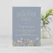Dusty Blue Wildblume Graduation Party Boho Bloom Einladung (Stehend Vorderseite)