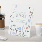 Dusty Blue Wildblume Wie viele Kisses Sockelschild (In SItu)