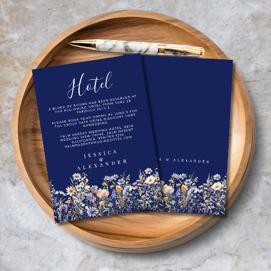 Dusty Blue Wildblumen Elegantes Navy Wedding Hotel Begleitkarte