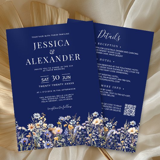 Dusty Blue Wildblumen in einer QR Navy Hochzeit Einladung