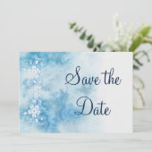 Dusty Blue Winter Script Calligraphy Save the Date (Stehend Vorderseite)