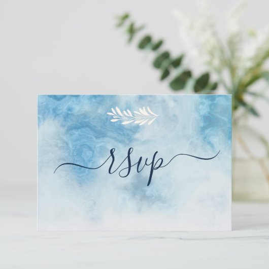 Dusty Blue Winter Script Calligraphy White Branch RSVP Karte (Stehend Vorderseite)