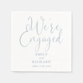 Dusty Blue Wir sind eine Verlobte Script-Engagemen Serviette (Vorderseite)