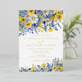 Dusty Blue Yellow Daisy Wildflowers Boho Wedding Folieneinladung (Stehend vorne)
