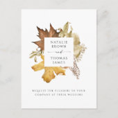 Dusty Brown Herbstleaves fallen in Liebe Hochzeit Einladungspostkarte (Vorderseite)