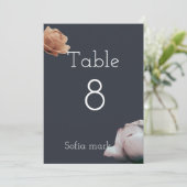 Dusty dunkelblau minimale Tischnummer (Stehend Vorderseite)