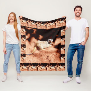 Dusty Entdeckungen: Meerkat mit Dirt an der Nase Fleecedecke