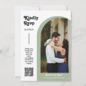 Dusty Green Retro Arch Foto QR Code UAWG Groovy Einladung (Rückseite)