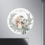 Dusty Green Simple Christmas Wreath Foto Magnet<br><div class="desc">Holiday Foto Magnet mit einem einfachen Weihnachtskranz. Für eine weiter gehende Anpassung dieses Designs klicken Sie bitte auf die Schaltfläche "DESIGN TOOL" oben!</div>