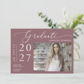 Dusty Lila Minimal Script School Graduate Foto Einladung (Stehend Vorderseite)