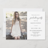 Dusty Lila Minimal Script School Graduate Foto Einladung (Rückseite)