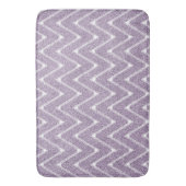 Dusty Lilac Zickzack Pattern Badematte (Vorderseite Vertikal)