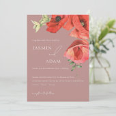 Dusty Pink and Red Poppies Hochzeitseinladung Einladung (Stehend Vorderseite)