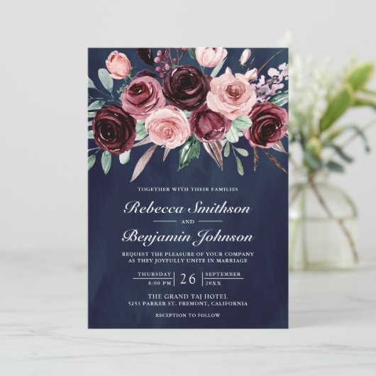 Dusty Pink Burgundy Floral QR Code Navy Hochzeit Einladung (Stehend Vorderseite)