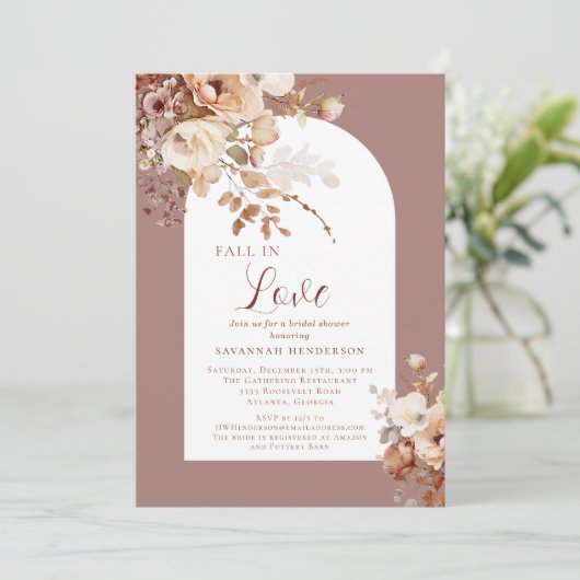 Dusty Pink Fall in der Liebe Blumenkohl Brautparty Einladung (Stehend Vorderseite)