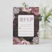 Dusty Pink Floral Rose Rustikales Holz & Spitzen H RSVP Karte (Stehend Vorderseite)