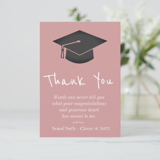 Dusty Pink Handwriting Cap and Tassel Graduation   Dankeskarte (Stehend Vorderseite)
