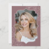 Dusty Pink Mauve Foto Überraschung 50. Geburtstag Einladung (Rückseite)