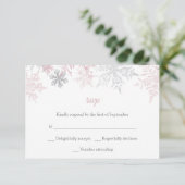 Dusty Pink & Silver Snowflakes Winterhochzeit RSVP Karte (Stehend Vorderseite)