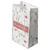 Dusty Pink Wildflower Watercolor Monogram Kleine Geschenktüte (Rückseite Schrägansicht)
