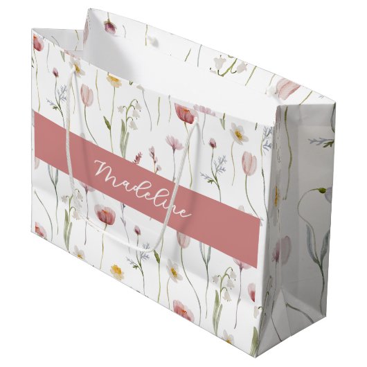 Dusty Pink Wildflower Watercolor Monogram Name Große Geschenktüte (Vorderseite Schrägansicht)