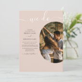 Dusty Pink Wir machen Minimalistische Hochzeit mit Einladung (Stehend Vorderseite)