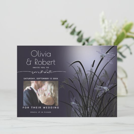 Dusty Plum Save the Date Moonlight Dragonfly Einladung (Stehend Vorderseite)