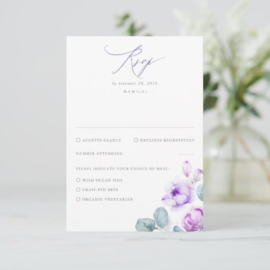 Dusty Purple Flowers Elegant Dreamy Wedding RSVP (Stehend Vorderseite)