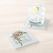 Dusty Rose Blume, Bogen und Monogramm Hochzeit Glasuntersetzer (Schrägansicht)