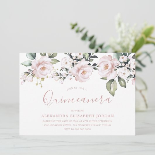 Dusty Rose Blush Pink Blume Quinceanera Party Einladung (Stehend Vorderseite)
