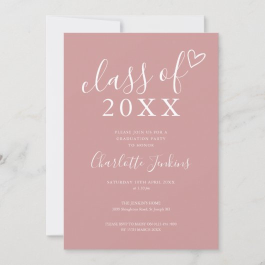 Dusty Rose Class of Script Heart Graduation Party Einladung (Vorderseite)