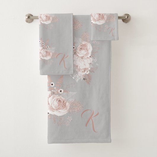 Dusty Rose Floral Monogram Graues Handtuch Set (Insitu)