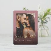 Dusty Rose Gold Script & Marble Foto Overlay Save The Date (Stehend Vorderseite)