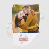 Dusty Rose Golf Clubs und Ball Individuelle Name F Golfhandtuch (Insitu)