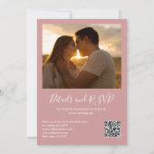 Dusty Rose Greenery Lights QR Code Foto Hochzeit Einladung (Rückseite)