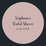 Dusty Rose Hochzeit Custom Light Pink Brautparty Runder Aufkleber<br><div class="desc">Mit solider staubigen Rose und individueller Vorlage für Brautparty,  ist dies ideal für Hochzeiten,  Brautpartys etc. Sie können für andere Veranstaltungen wie Babydusche,  Geburtstage,  Bachelorette und mehr anpassen!</div>