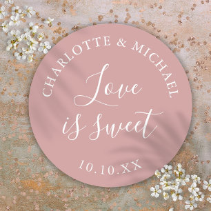 Dusty Rose Love Is Sweet Hochzeitsgeschenk  Runder Aufkleber