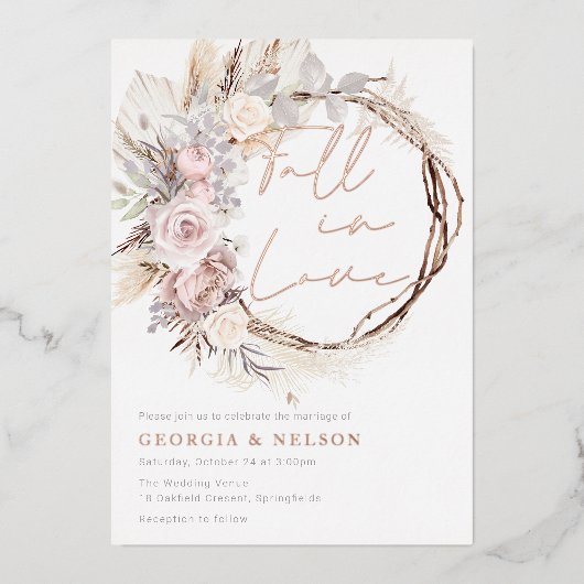 Dusty Rose Modern Boho Wreath Fall in Love Wedding Folieneinladung (Vorderseite)
