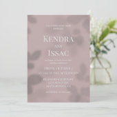 Dusty Rose Moderne Blätter Hochzeit Einladung (Stehend Vorderseite)