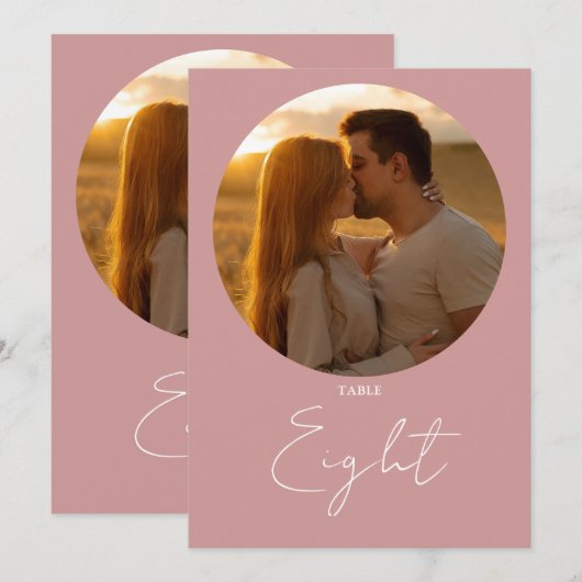 Dusty Rose Moderne Minimalistische Script-Tischnum Einladung (Vorne/Hinten)