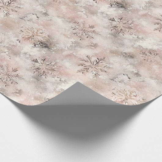 Dusty Rose Pink Snowflakes Christmas Geschenkpapier (Ecke)