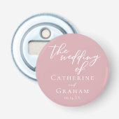 Dusty Rose Pink Typografy Feminine Wedding Flaschenöffner (Vorderseite)